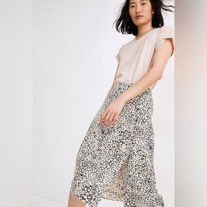 Madewell Side-Button Straight Midi Skirt in Daisy Groove